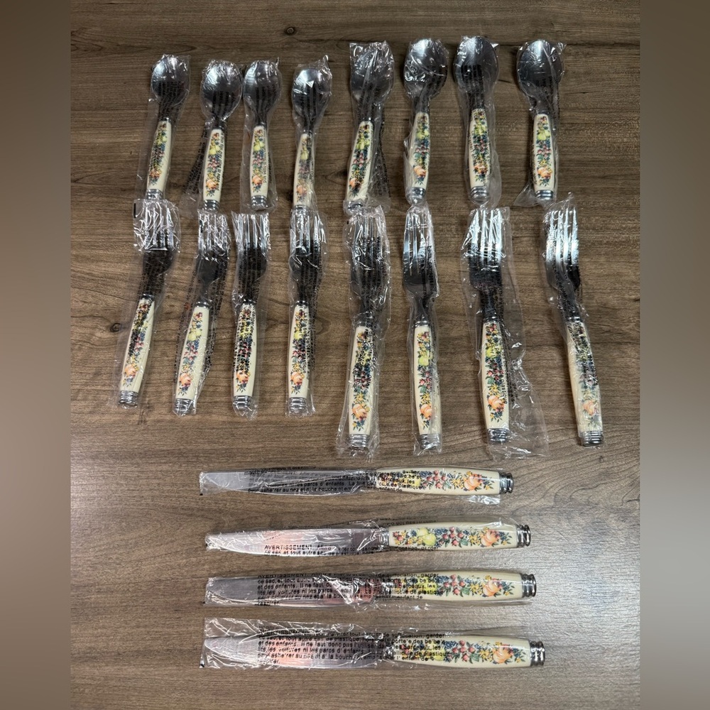 NIB Avon Sweet Country Harvest Flatware Set 20(8 Spoons/8 Forks/ 4 Knives/2003)